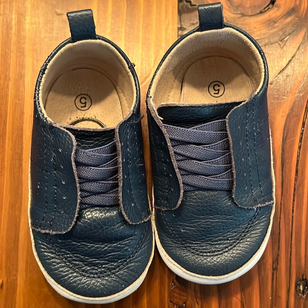 Little Love Bug, Blue Carter, size 5